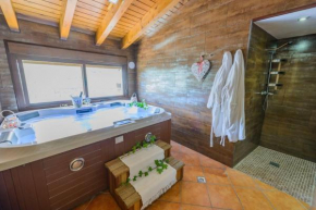 Geräumiges Haus Mit Whirlpool Im Badezimmer Laroya